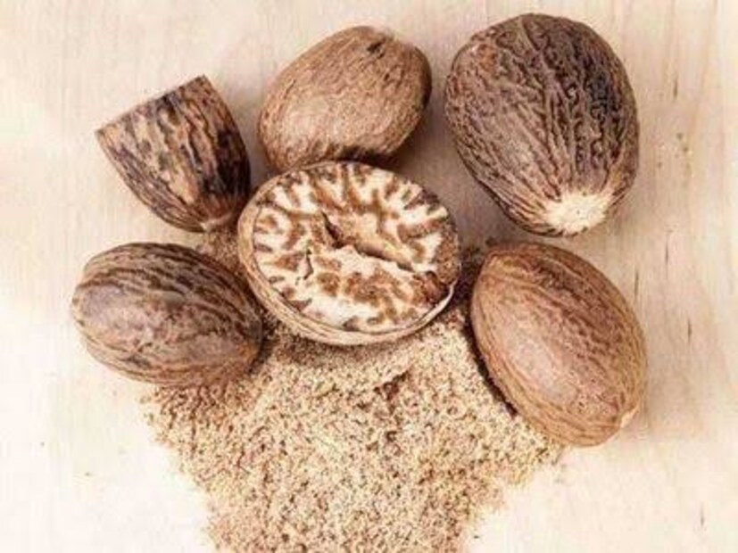 आपल्या स्वयंपाक घरात असलेले मसाल्याचे पदार्थ हे आपल्या पदार्थांचे सहभागृहच पण त्यासोबत ते आपल्यासाठी फायदेशीर देखील असतात. गरम मसालामध्ये वापरले जाणारे जायफळ हे आपल्या शरीरासाठी फायदेशीर असतं. जायफळ खाण्याचे आपल्याला काय काय फायदे होतात याविषयी <a href="https://news18marathi.com/maharashtra/chhatrapati-sambhaji-nagar/">छत्रपती संभाजीनगरमधील</a> आहार तज्ज्ञ अलका कर्णिक यांनी माहिती दिली आहे. आपल्या स्वयंपाक घरात असलेले मसाल्याचे पदार्थ हे आपल्या पदार्थांचे सहभागृहच पण त्यासोबत ते आपल्यासाठी फायदेशीर देखील असतात. गरम मसालामध्ये वापरले जाणारे जायफळ हे आपल्या शरीरासाठी फायदेशीर असतं. जायफळ खाण्याचे आपल्याला काय काय फायदे होतात याविषयी <a href="https://news18marathi.com/maharashtra/chhatrapati-sambhaji-nagar/">छत्रपती संभाजीनगरमधील</a> आहार तज्ज्ञ अलका कर्णिक यांनी माहिती दिली आहे.