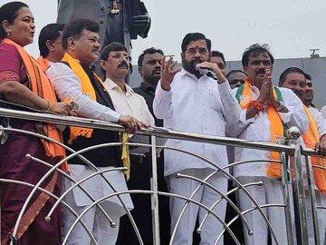 BRS चा गड एकनाथ शिंदे यांच्या सभेने कसा ढासळला?  BRS चा गड एकनाथ शिंदे यांच्या सभेने कसा ढासळला?
