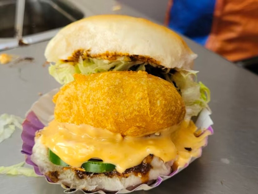 बीबीक्यू वडापाव : बार्बीक्यू सारखीच टेस्ट असलेला हा वडापाव खाण्यासाठी जुगाडी अड्ड्यात अनेकजण येतात.