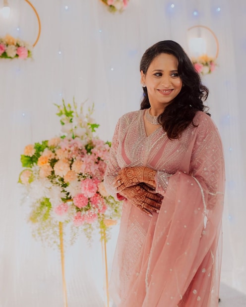 आमचं ठरलं असे म्हणत दिल दोस्ती दुनियादारी मालिका फेम स्वानंदी टिकेकर हिनं प्रेमाची जाहीर कबुली दिली होती.