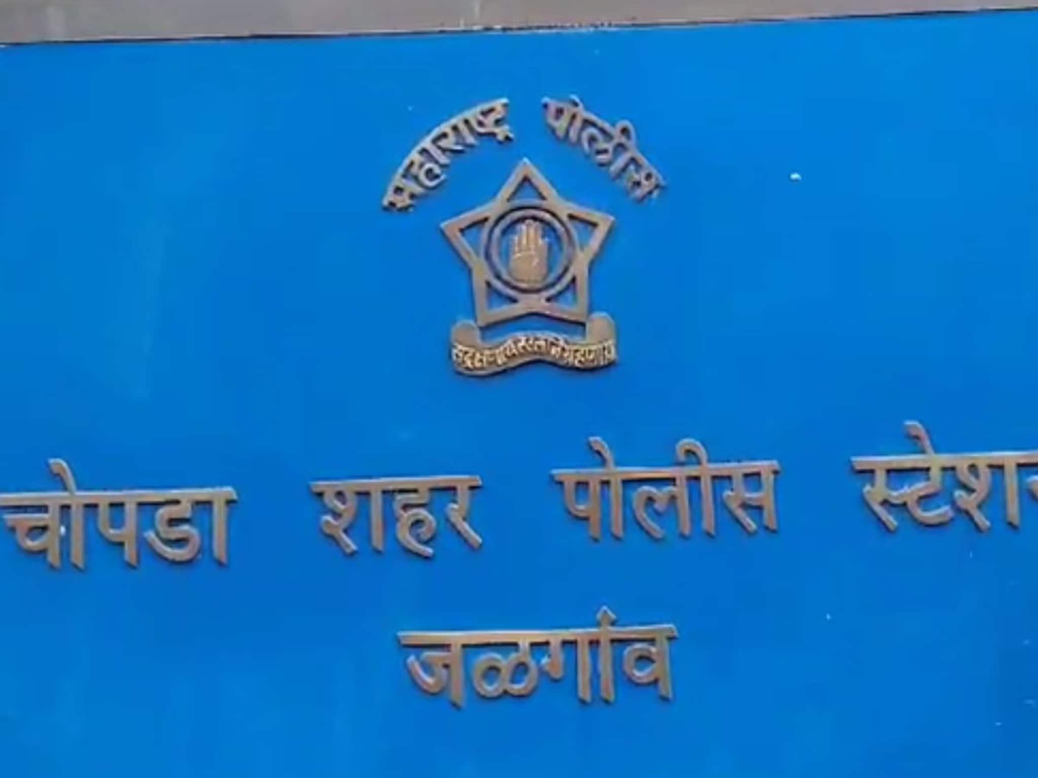 Crime News : मोठी बातमी! जळगावात जमावाचा पोलीस अधिकाऱ्यावर हल्ला, सात जणांना अटक