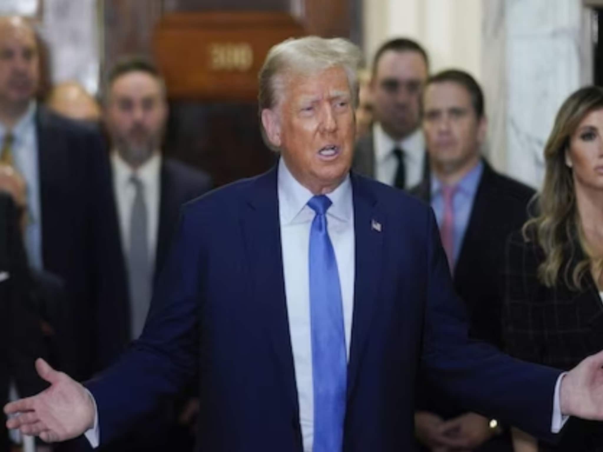 Donald Trump : डोनाल्ड ट्रम्प यांना न्यायालयाचा मोठा दणका; निवडणूक लढवण्यास बंदी