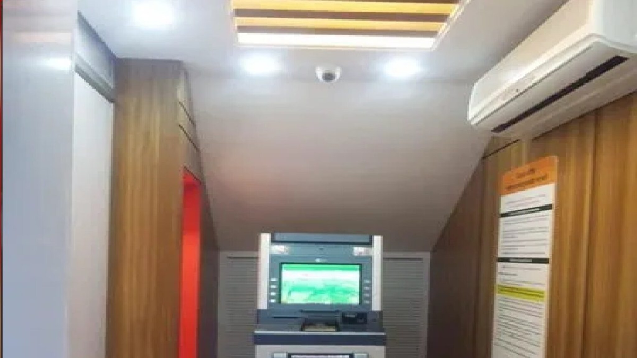 धक्कादायक! एटीएममध्ये पैसे भरण्यासाठी आले अन् 65 लाख लांबवले, जळगावात खळबळ