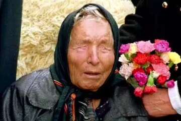 कोण आहे बाबा वेंगा? त्यांच्या भविष्यवाणी विषयी का होते एवढी चर्चा? कोण आहे बाबा वेंगा? त्यांच्या भविष्यवाणी विषयी का होते एवढी चर्चा?
