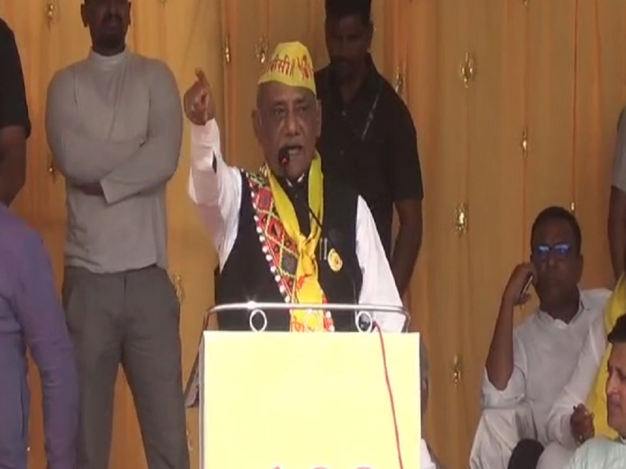 OBCविरुद्ध बोलाल तर हातपाय कापू; गुन्हा दाखल होताच OBC नेता म्हणाला, घाबरत नाही