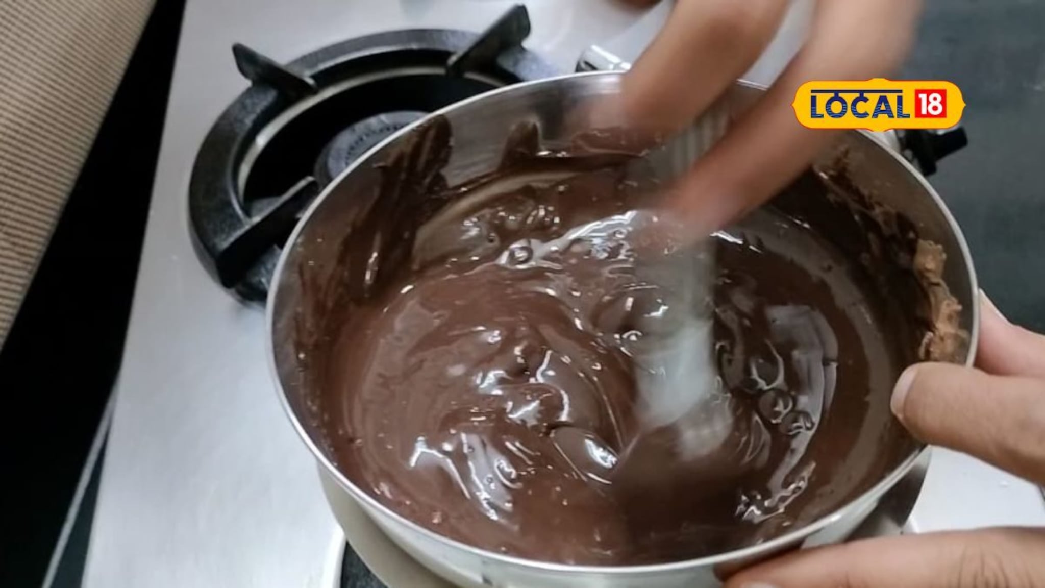 ख्रिसमससाठी घरीच बनवा खास चॉकलेट, सोपी रेसिपी माहितीये का?