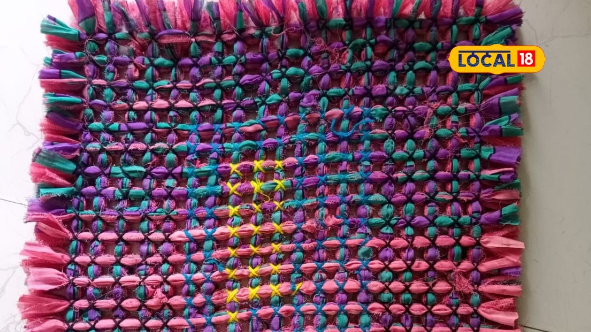 जुन्या साडीचा करा पुनर्वापर, आकर्षक पायदान बनवण्याची सोपी पद्धत