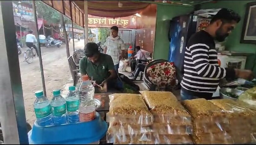 अनेक नागरिक जिल्ह्यातील ग्रामीण भागातून येऊन विशेषतः हा बुढीचा चिवडा खाणे पसंत करतात. चिवड्याची वाढती प्रसिद्धी बघून अजय भुजाडे यांनी आपल्या आजीच्या पारंपारिक व्यवसायाला आणखी यशस्वी करण्यासाठी प्रयत्न सुरू केले आहेत.