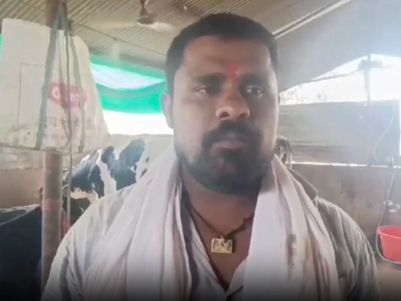 अंधारे बंधूंनी एचएफ होस्टन जातीच्या नऊ गाई घेतल्या. या गाईंपासून दिवसाला 10 ते 17 लिटरपर्यंत दूळ मिळते. त्यामुळे सकाळ आणि संध्याकाळी मिळून 150 लिटरहून अधिक दूध जाते. यातून महिन्याकाठी 1 लाख 20 हजारांपर्यंत उत्पन्न मिळत असल्याचे गणेश अंधारे सांगतात.