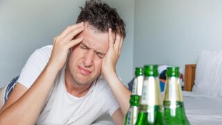 थर्टी फस्ट आहे 'संडे'ला, पण 'मंडे'ला हँगओव्हर कसा उतरवायचा? आताच वाचून करा प्लॅन