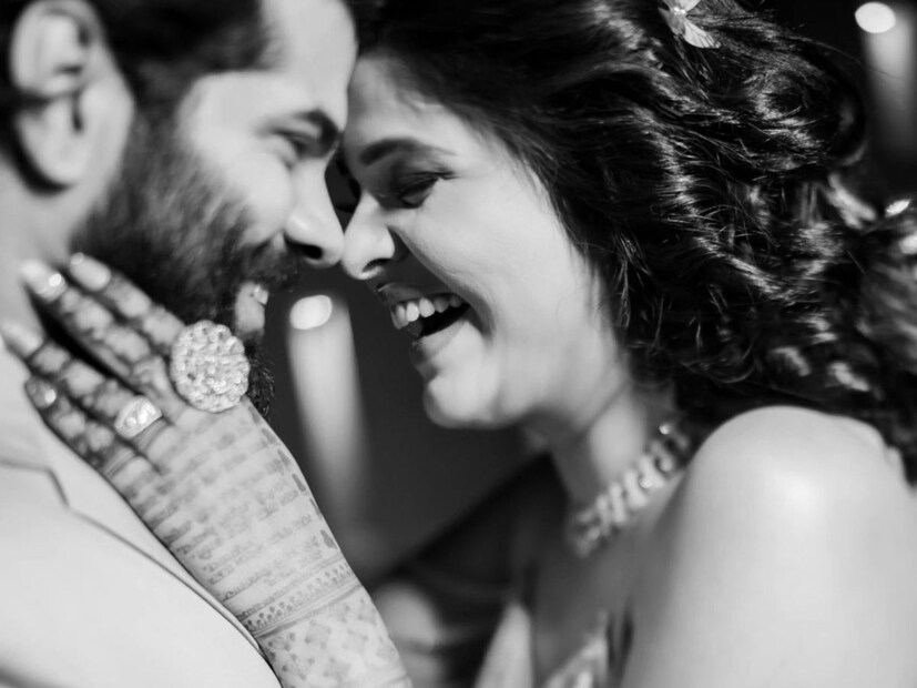 हार्दीकनं अक्षयासाठी तिच्या वयाच्या अंकाचा केक आणला होता. हे सरप्राइज पाहून अक्षया खूप खुश झाली. 