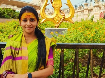 जुईची इंदूर ट्रिप! मराठमोळ्या पेहरावात पोहोचली महाकालेश्वराच्या दर्शनाला, PHOTO