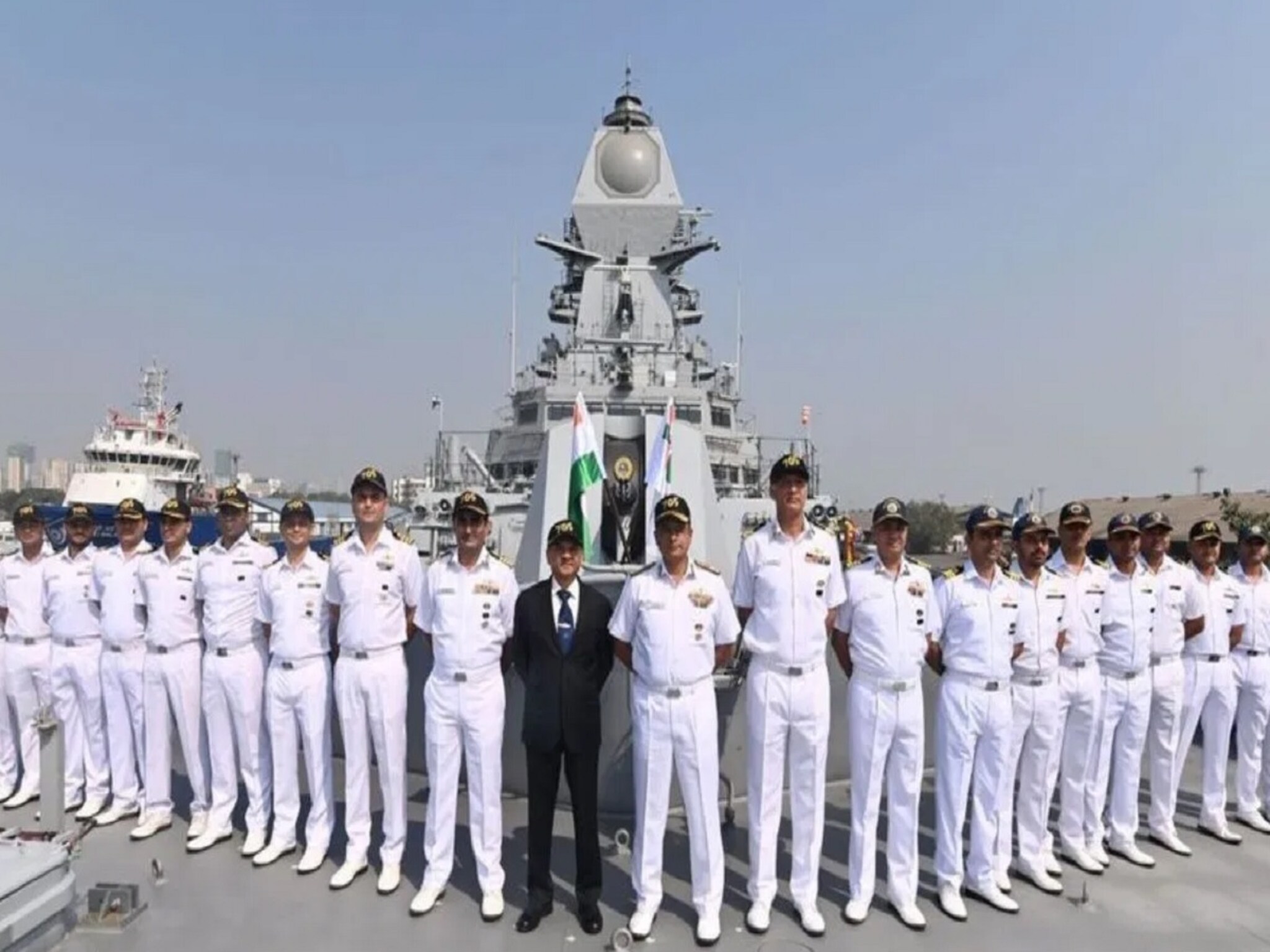 Indian Navy Recruitment : 'या' पदवीधरांना मिळेल नौदलात ऑफिसर होण्याची संधी; असा करा अर्ज