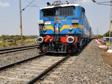 Railway मध्ये नोकरी करायची सुवर्ण संधी!