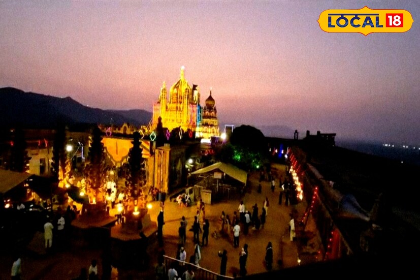 महाराष्ट्रातील अनेकांचे कुलदैवत असणाऱ्या जेजुरीच्या खंडोबा देवाच्या वर्षाकाठी आठ यात्रा भरतात. या यात्रेमध्ये चंपाषष्ठी उत्सवाला धार्मिक महत्त्व आहे.