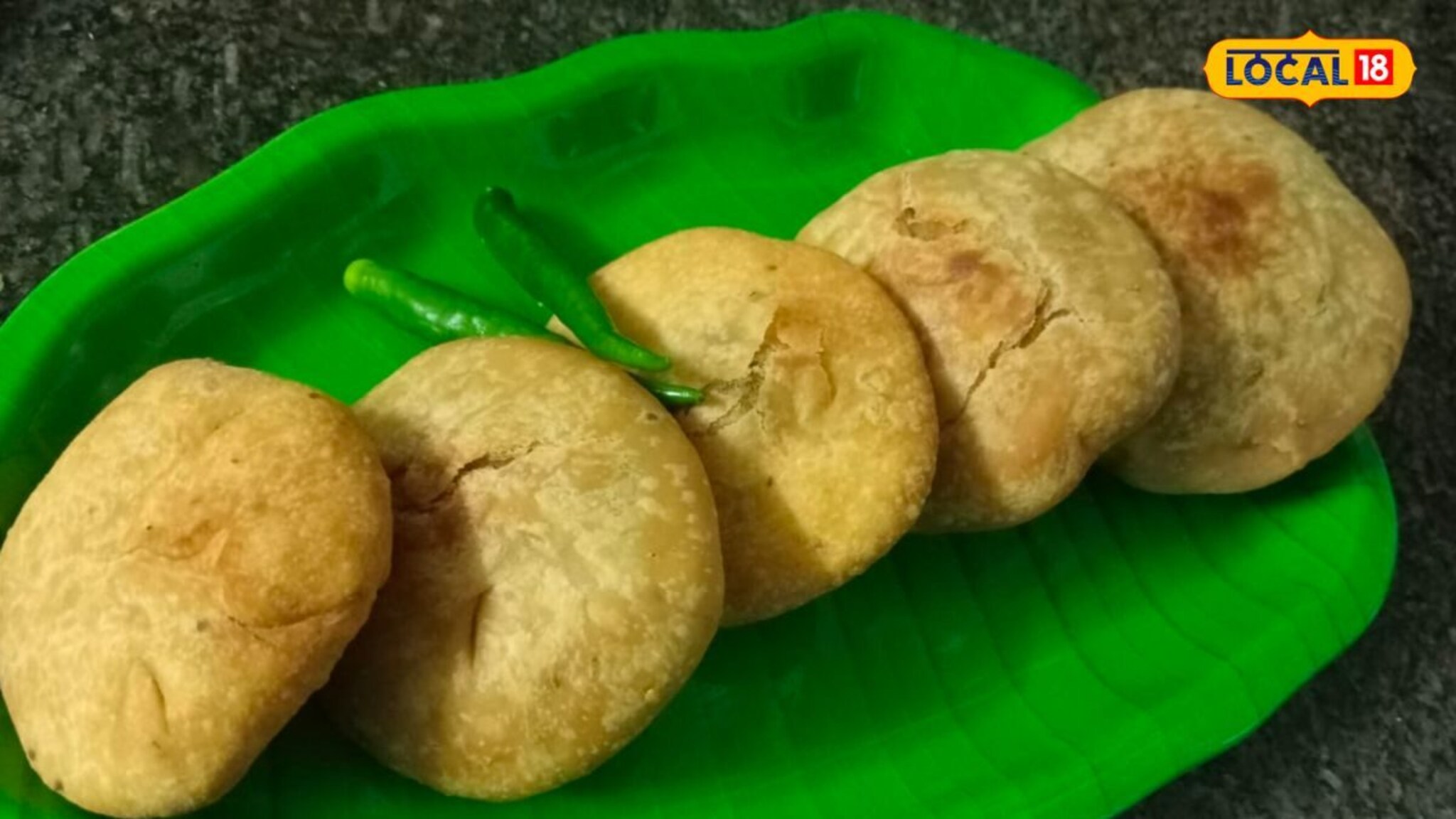 2 वाटी मैदा, 1 वाटीभर ओले तुरीचे दाणे; घरगुती पद्धतीनं अशी तयार करा कचोरी