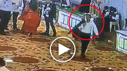 फोटोचो मोह महागात पडला, पहिल्या क्लिक आधीच 35 तोळे सोनं गायब, कोल्हापूरचा Live Video फोटोचो मोह महागात पडला, पहिल्या क्लिक आधीच 35 तोळे सोनं गायब, कोल्हापूरचा Live Video