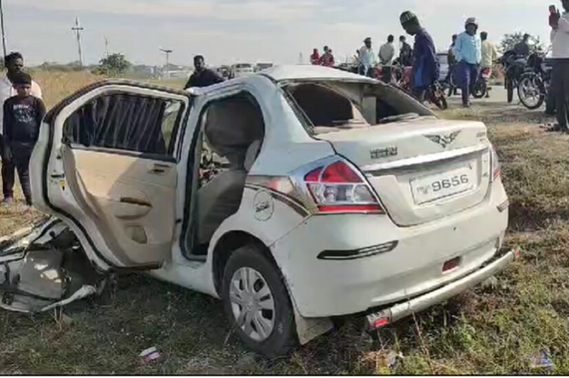गाडीतून मृतदेह बाहेर काढून ते औसा इथल्या ग्रामीण रुग्णालयात नेण्यात आले.  ट्रॅक्टर चालकाबाबत माहिती समजू शकली नाही. या अपघाताची नोंद पोलीसात झाली असून अधिक तपास सुरू आहे.