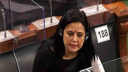 महुआ यांना मोठा धक्का महुआ यांना मोठा धक्का