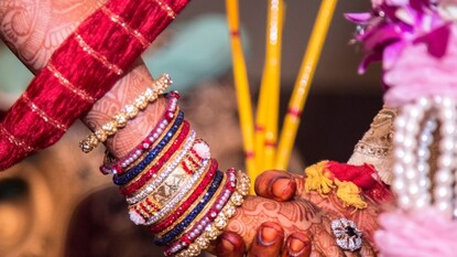 लग्नाची अजब प्रथा लग्नाची अजब प्रथा