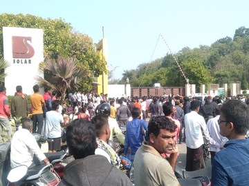 नागपूरमध्ये भीषण स्फोटात 9 जणांचा मृत्यू, कंपनीबाहेरचे फोटो आले समोर