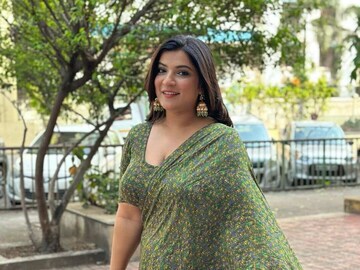 सोशल मीडिया इन्फ्लुएन्सरला बॉयफ्रेंडनं स्कॉर्पिओखाली चिरडलं, प्रियाचे PHOTOS सोशल मीडिया इन्फ्लुएन्सरला बॉयफ्रेंडनं स्कॉर्पिओखाली चिरडलं, प्रियाचे PHOTOS