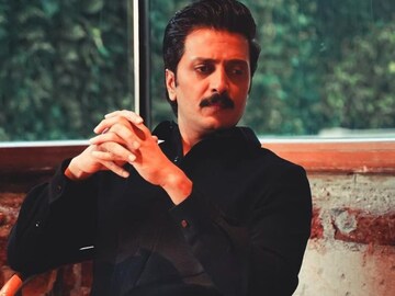 वडील मुख्यमंत्री, मुलानं कमवलं बॉलिवूडमध्ये नाव; किती आहे रितेश देशमुखची संपत्ती