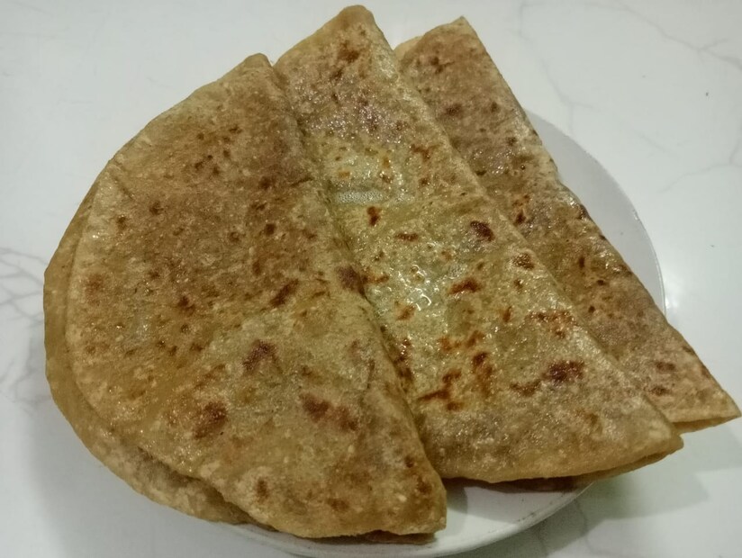 ही पोळी गरमागरम खाल्ल्यास चांगली लागते. थंड झाल्यावर याची विशेष चव येत नाही. त्यामुळे तुम्ही देखील ही पोळी गरमागरम खावी, असं गृहिणी मकेश्वर सांगतात.