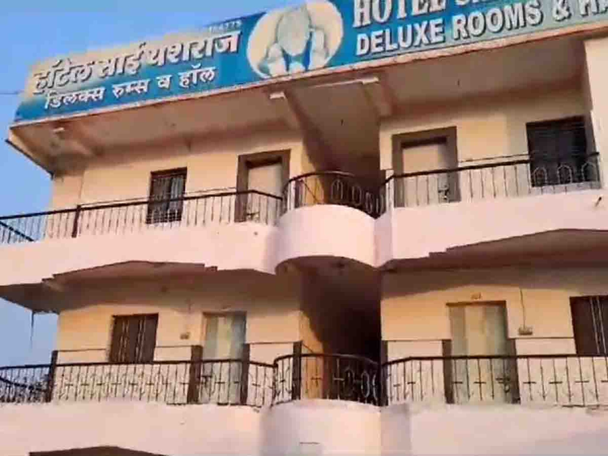 हॉटेलमध्ये बहीणभावाचा मृतदेह आढळला धक्कादायक अवस्थेत, शिर्डीतील घटना