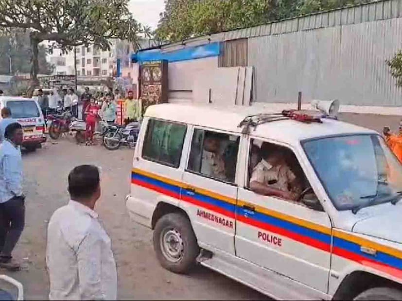 अहमदनगर जिल्ह्यातील शिर्डीतून धक्कादायक घटना समोर आली आहे.  अहमदनगर जिल्ह्यातील शिर्डीतून धक्कादायक घटना समोर आली आहे.