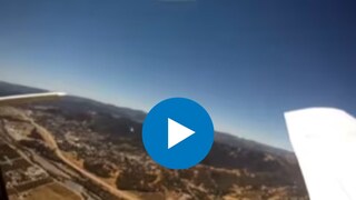 अचानक विमानातून खाली पडला मोबईल आणि...