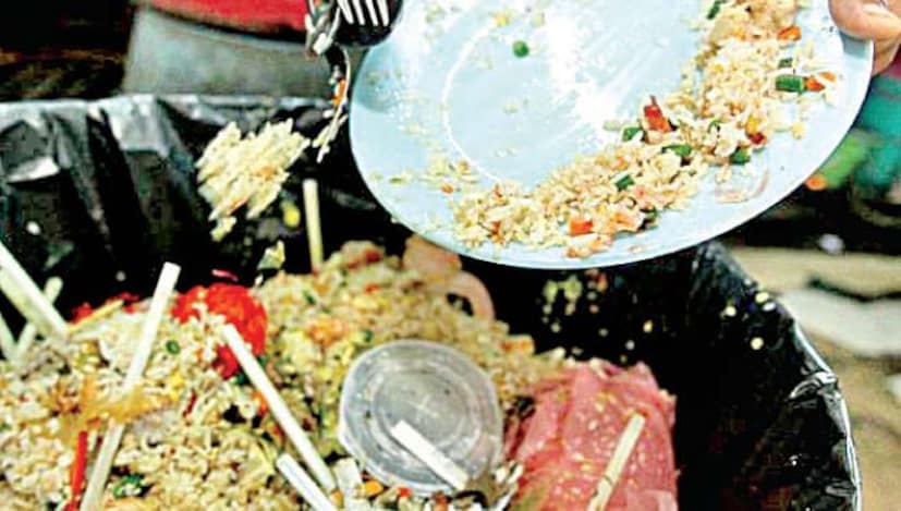 आपल्याकडे लग्नात अनेक लोकं येतात. तेव्हा लोकांना जेवण दिले जाते. त्यात अनेकजण उष्टं टाकतात. अशाने अन्नपूर्णा नाराज होते. त्यामुळे हा विधी केला जातो, असं पाचखेडे महाराज सांगतात.