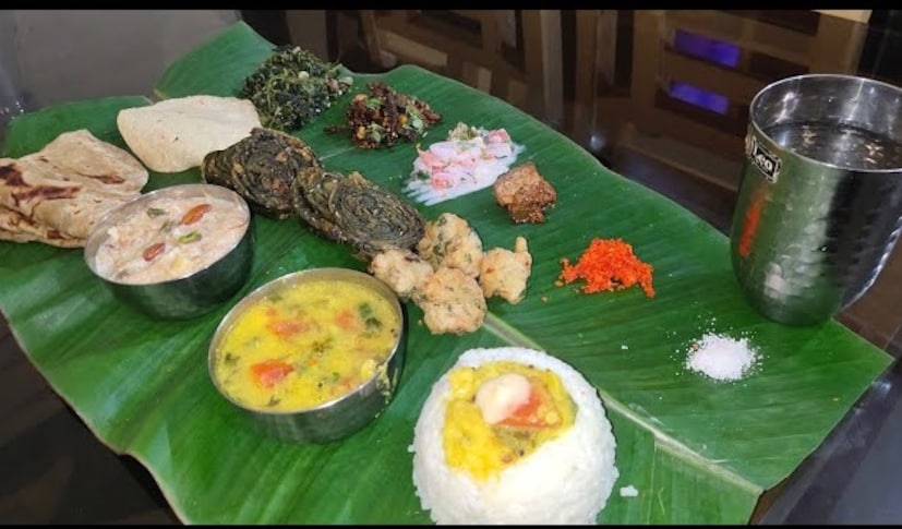 पात्रात कच्चा पापड आणि पुरणाचा दिवा लावावा. त्यानंतर मग 5 मंगलाष्टके आणि अन्नपूर्णादेवीची आरती आणि शंकराची आरती केली जाते. अशाप्रकारे ही विधी पार पडते, अशी माहिती पंडित हेमंत शास्त्री पाचखेडे यांनी दिली.