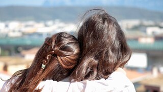 महिलेनं आपल्याच बेस्ट फ्रेंडला घेतलं दत्तक