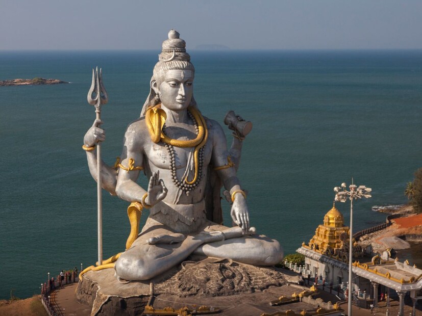 ज्योतिषांच्या मते, सोमवारच्या उपवासात हिरव्या भाज्या खाणे टाळावे. हिरव्या भाज्यांमध्ये पालक, फ्लॉवर, वांगी आणि पडवळ खाणे टाळावे. असे केल्याने तुमचे व्रत मोडेल आणि तुम्हाला पूजेचा लाभ मिळणार नाही. (इमेज-कॅनव्हा) ज्योतिषांच्या मते, सोमवारच्या उपवासात हिरव्या भाज्या खाणे टाळावे. हिरव्या भाज्यांमध्ये पालक, फ्लॉवर, वांगी आणि पडवळ खाणे टाळावे. असे केल्याने तुमचे व्रत मोडेल आणि तुम्हाला पूजेचा लाभ मिळणार नाही. (इमेज-कॅनव्हा)