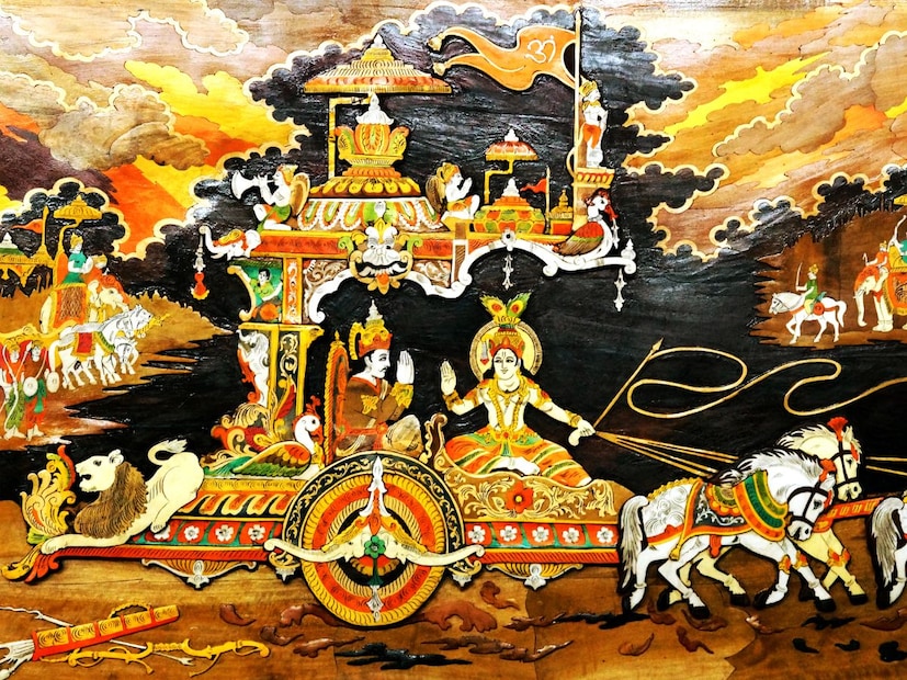 गुरुपुष्य योगामध्ये गुरू ग्रहाचा प्रभाव अधिक असतो. त्यामुळे पौष पौर्णिमेला तुम्ही गीता, रामचरितमानस इत्यादी धार्मिक ग्रंथ खरेदी करू शकता. (कॅनव्हा)