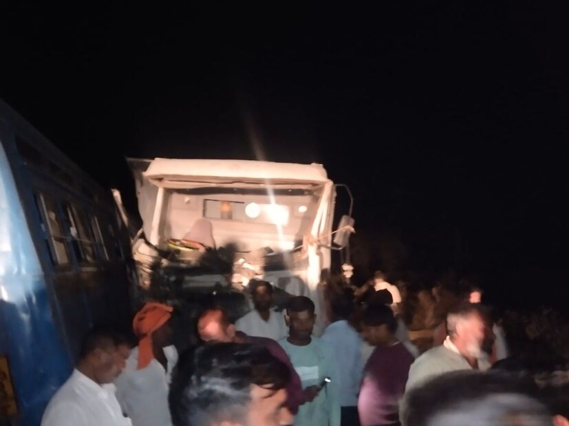 ही दुर्घटना हिंगोलच्या औंढा नागनाथ ते जिंतूर महामार्गावर येळी फाटा परिसरात रविवारी रात्री घडली. टिप्पर आणि बसची समोरासमोर धडक झाली. 