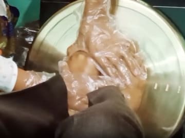 शरिरात वाढली आहे अतिरिक्त उष्णता? या थेरेपीनं लगेच होईल कमी शरिरात वाढली आहे अतिरिक्त उष्णता? या थेरेपीनं लगेच होईल कमी