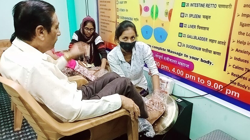 आपल्या शरीरातली प्रक्रिया चांगली सुरू राहण्यासाठी रक्तभिसरण बरोबर असणे ही गरजेचे असते आणि यात थेरेपीमुळे रक्तभिसरण प्रक्रिया सुधारते त्यामुळे ही थेरपी रुग्णासाठी खूप फायद्याची ठरत आहे,अशी माहिती थेरेपिस्ट अभिषेक मांजरखेडे यांनी दिली.