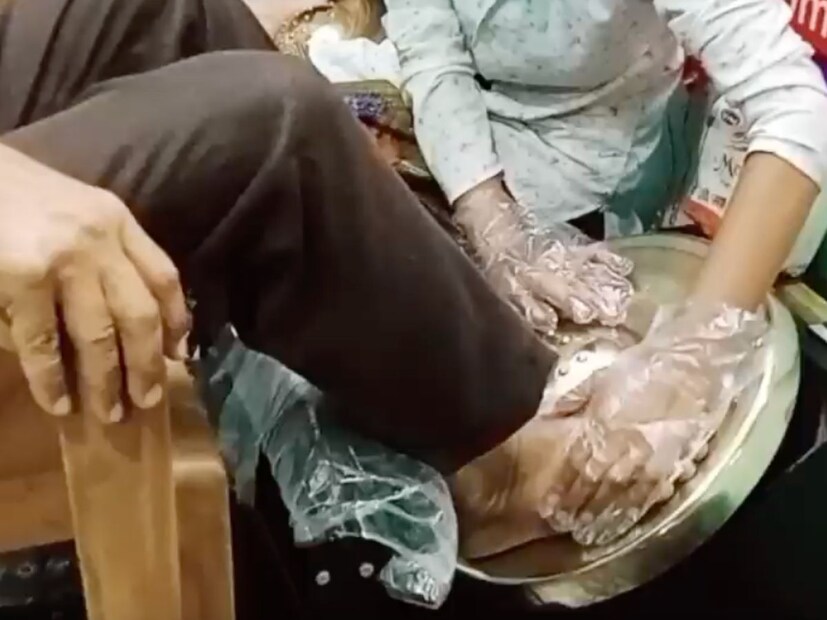 या थेरेपीचे आपल्या शरीरासाठी अनेक फायदे आहेत. 100 पेक्षा जास्त फायदे या थेरेपीचे आपल्या शरीरासाठी होतात. आपल्या शरीरातील विषारी घटक या थेरेपी मुळे बाहेर पडण्यास मदत होते.