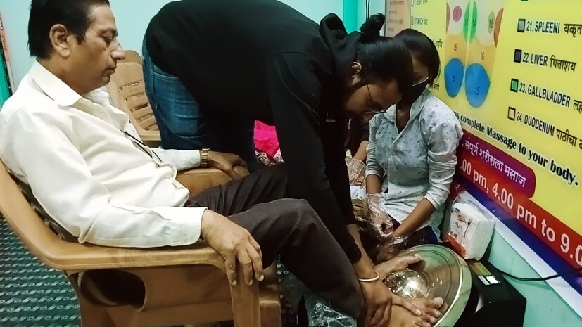 अनेक रुग्णांना या थेरेपीमुळे आराम मिळालेला आहे. जसे की पोटाचे आजार, वात, रक्तदाब, शुगर, अस्थमा, दमा, यासारख्या रुग्णांना कांस्य थाळी थेरेपीमुळे आराम मिळालेला आहे. रोज दहा मिनिटे या थाळीवर थेरेपी दिल्याने रुग्णाला बरे वाटू लागते. त्यामुळे अनेक लोक या थेरेपीकडे वळताना दिसत आहेत. 