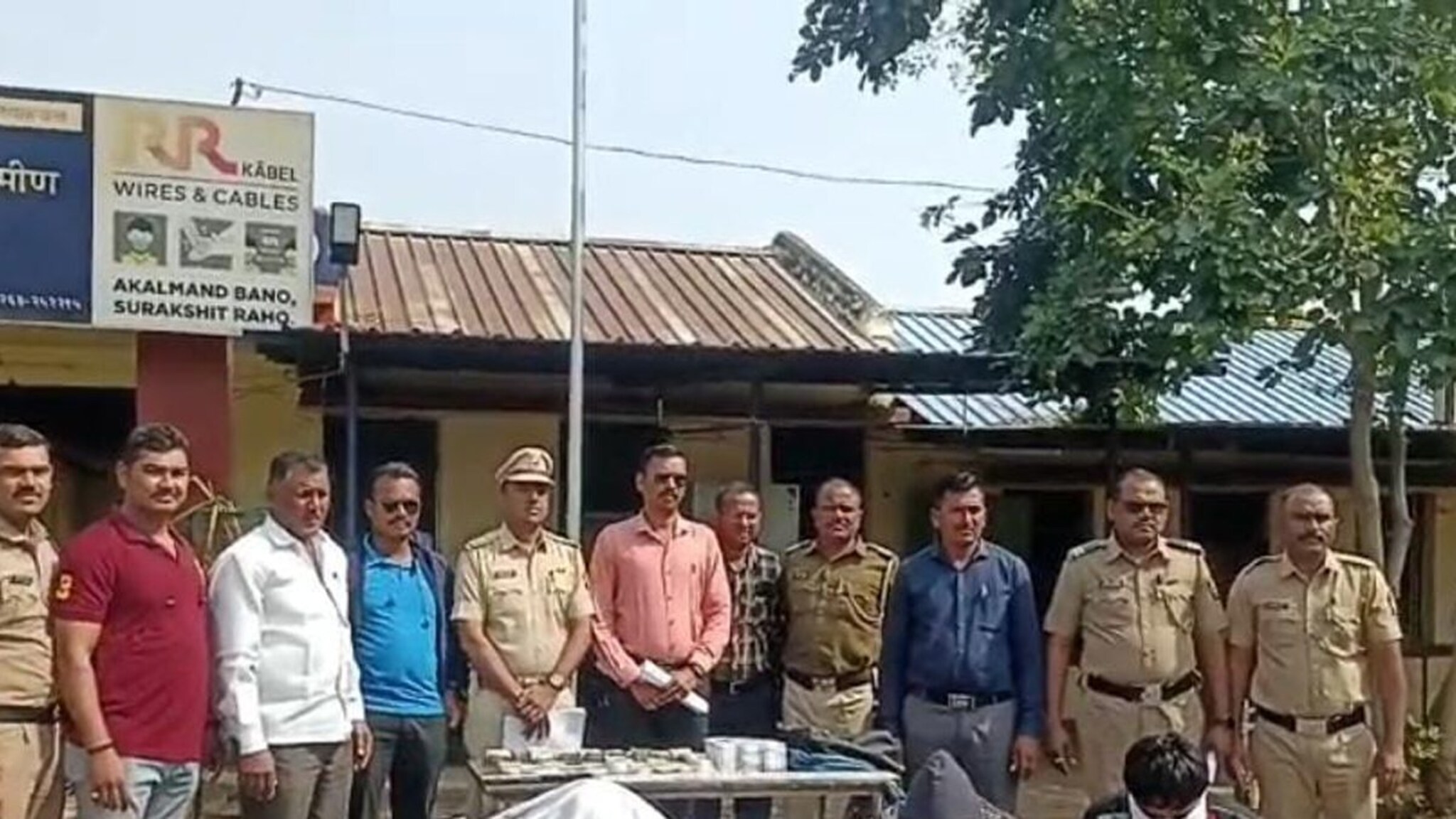 Buldhana Crime : बुलढाण्यात शॉर्टकट श्रीमंत होण्याचा हव्यास नडला; 4 तरुणांना अटक, कसा होता ट्रॅप?