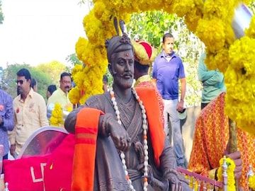 सात