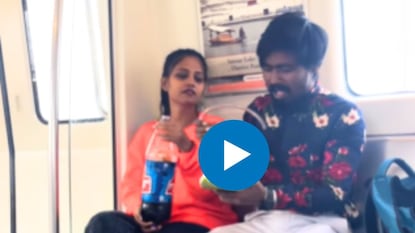 मेट्रोमधील कपलचा पुन्हा व्हिडीओ व्हायरल मेट्रोमधील कपलचा पुन्हा व्हिडीओ व्हायरल