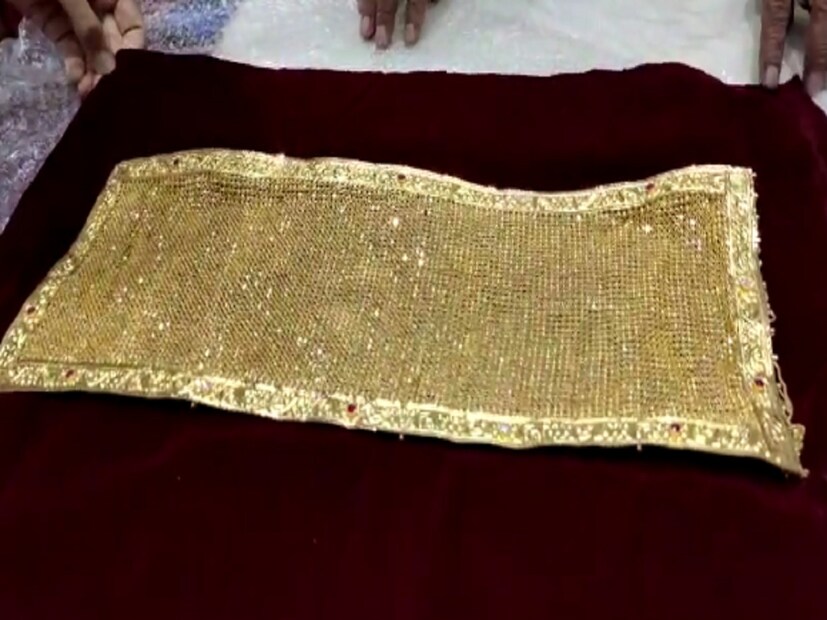 या भाविकाने यापूर्वी कोट्यवधी रुपयांचे दान विठोबा चरणी नाव न जाहीर करण्याच्या अटीवरून दिले आहे.