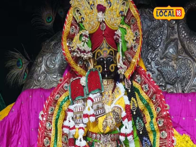 अनेक ठिकाणचा पारा आता घसरलाय. त्यामुळे सर्वत्र लोक स्वेटर आणि कानटोपीत पाहायला मिळतात. शिवाय रात्रीच्या वेळी शेकोटीदेखील पेटवली जाते. उत्तर प्रदेशच्या वृंदावनात मंदिरांमध्ये देवाचं थंडीपासून संरक्षण करण्यासाठी भाविकांकडून विविध उपाय केले जात आहेत. अनेक ठिकाणचा पारा आता घसरलाय. त्यामुळे सर्वत्र लोक स्वेटर आणि कानटोपीत पाहायला मिळतात. शिवाय रात्रीच्या वेळी शेकोटीदेखील पेटवली जाते. उत्तर प्रदेशच्या वृंदावनात मंदिरांमध्ये देवाचं थंडीपासून संरक्षण करण्यासाठी भाविकांकडून विविध उपाय केले जात आहेत.