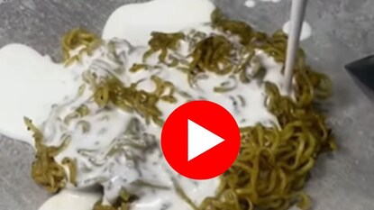 मार्केटमध्ये आली 'आईस्क्रीम रोल मॅगी' मार्केटमध्ये आली 'आईस्क्रीम रोल मॅगी'