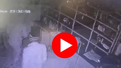 सगळे झोपलेले होते अन् ते कोयते घेऊन मानगुटीवर बसले सगळे झोपलेले होते अन् ते कोयते घेऊन मानगुटीवर बसले