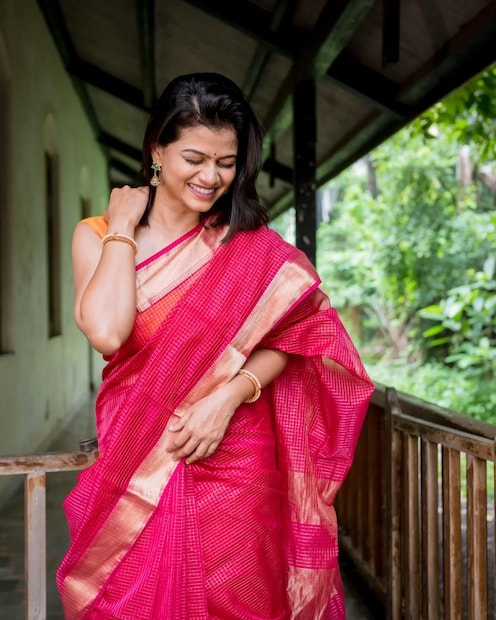  पूर्वा फडकेचा लूक जरी टॉमबॉयचा असला तरी ही अभिनेत्री खऱ्या आयुष्यात मात्र खूपच ग्लॅमरस दिसते. 