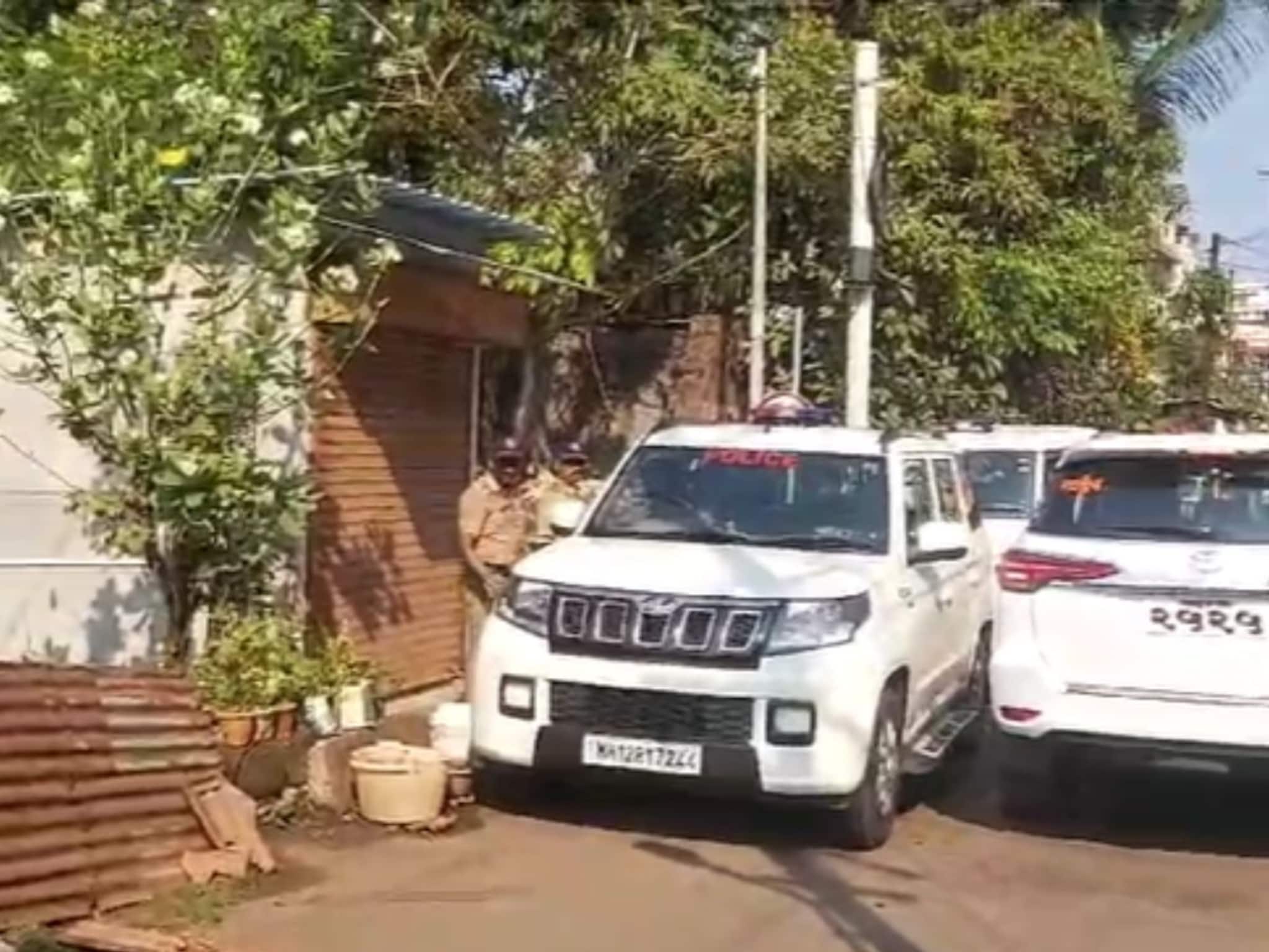 मोठी बातमी! ठाकरे गटाच्या आमदाराच्या घराची एसीबीकडून झडती; हॉटेलवरही पोहोचलं पथक